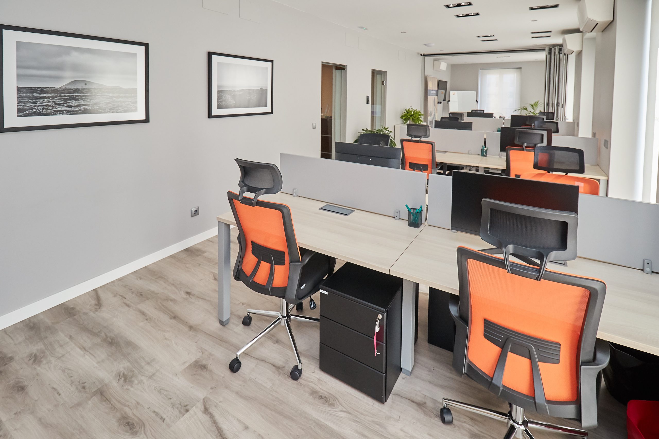 Comparativa entre espacio de coworking y biblioteca pública para estudiar oposiciones en Madrid