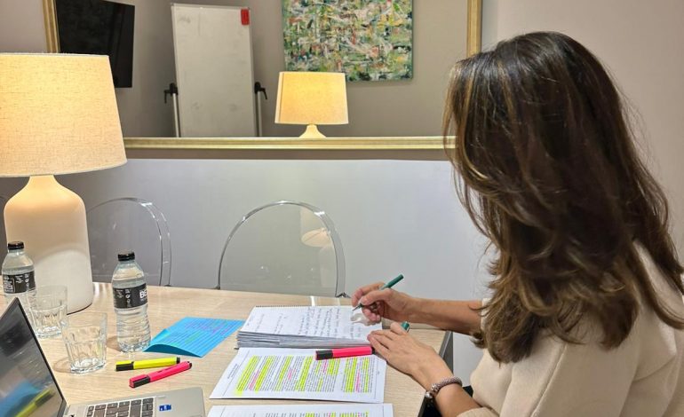 Espacio de estudio silencioso con puestos individuales para opositores en Madrid con taquillas y WiFi